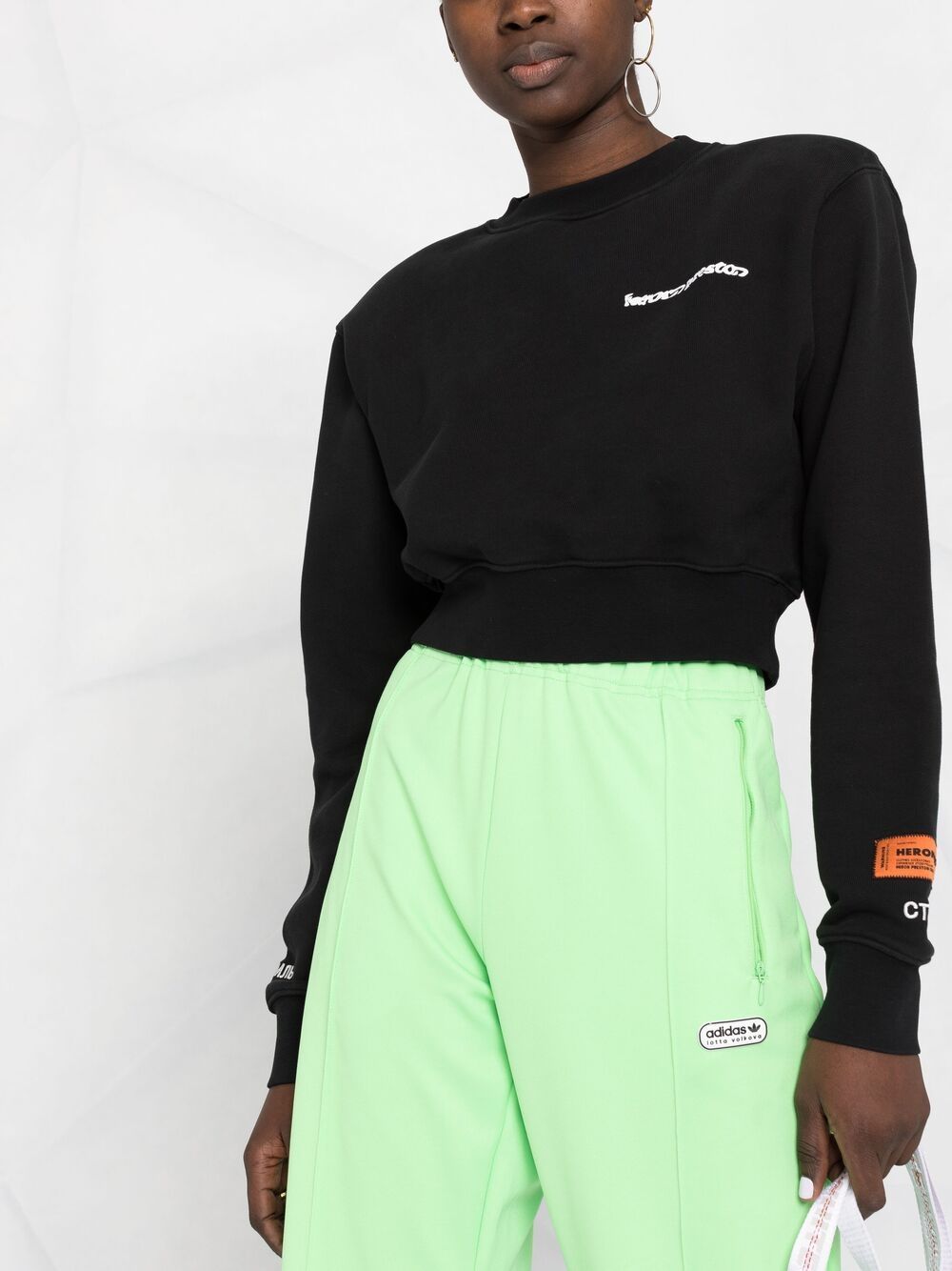 Cropped logo sweatshirt black