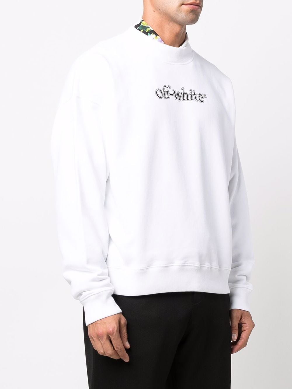 Slanted logo skate crewnec white black